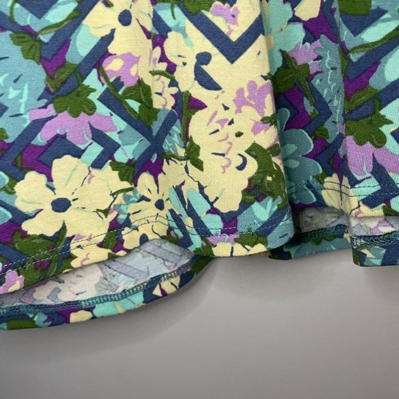 Lularoe Geometric Floral Perfect T-shirt - Picture 5 of 8